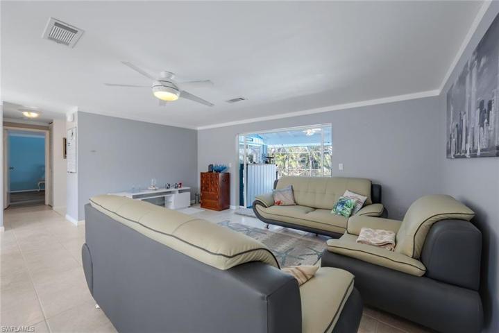 225 Pebble Beach CIR, NAPLES FL 34113
