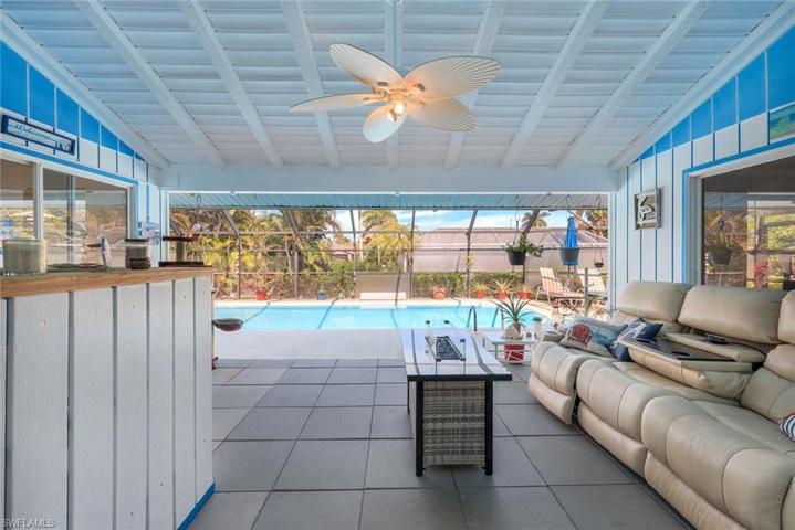 225 Pebble Beach CIR, NAPLES FL 34113