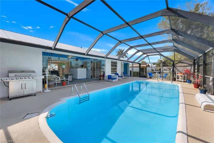 225 Pebble Beach CIR, NAPLES FL 34113
