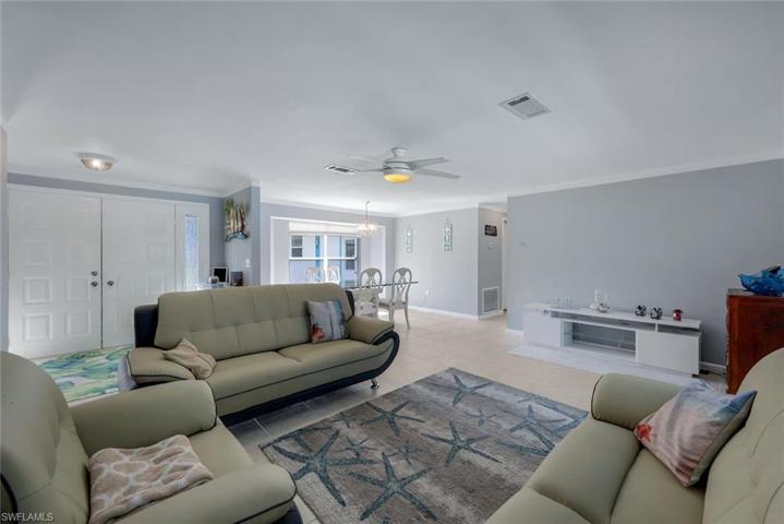 225 Pebble Beach CIR, NAPLES FL 34113