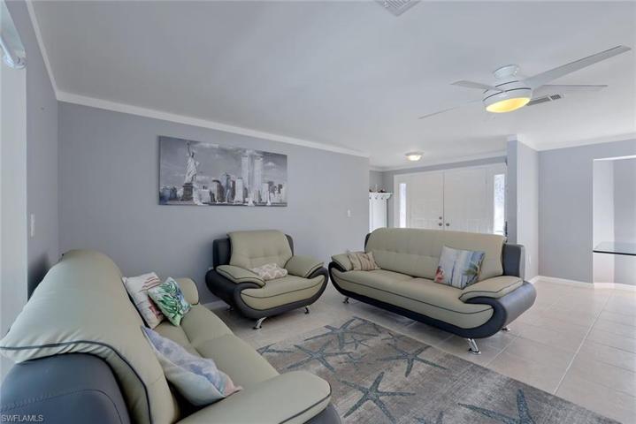 225 Pebble Beach CIR, NAPLES FL 34113