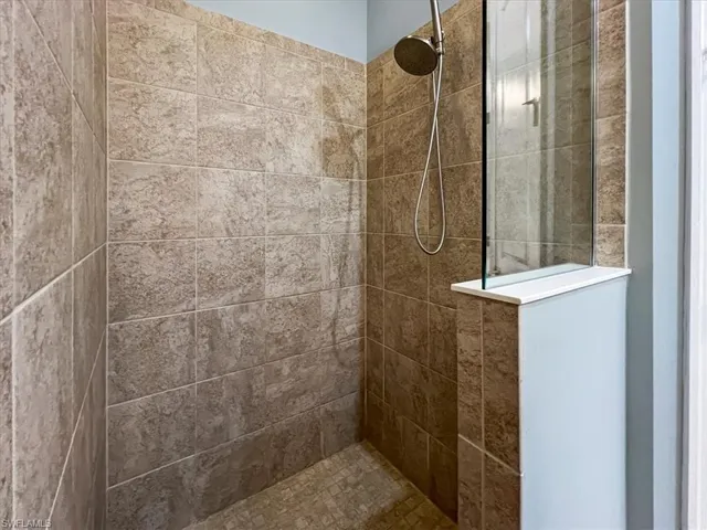 Bathroom featuring a tile shower