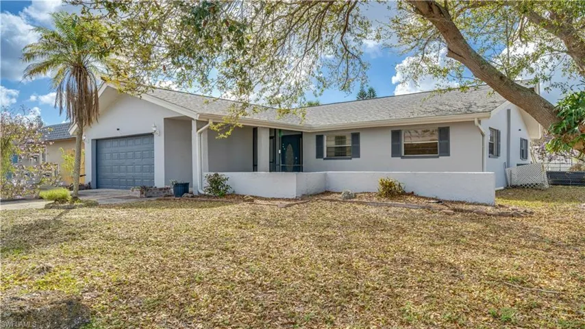6549 Duquesne Dr. Fort Myers, FL 33919 Home sits on a corner Lot