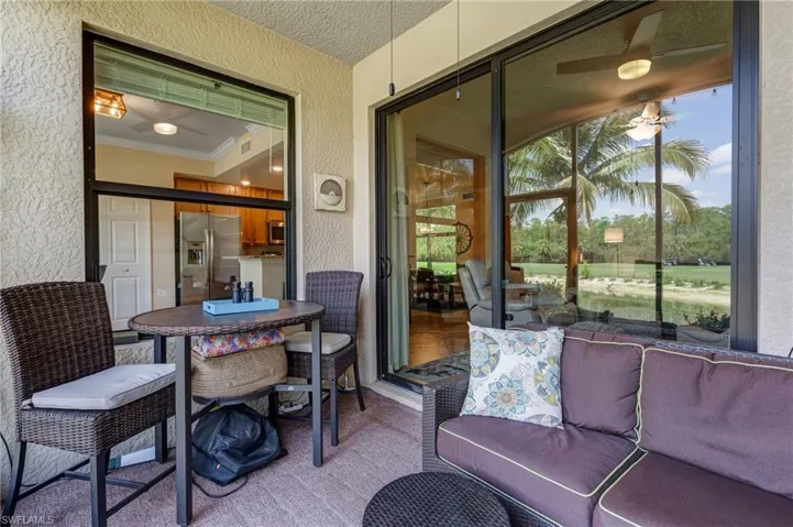 Sunroom / solarium with ceiling fan