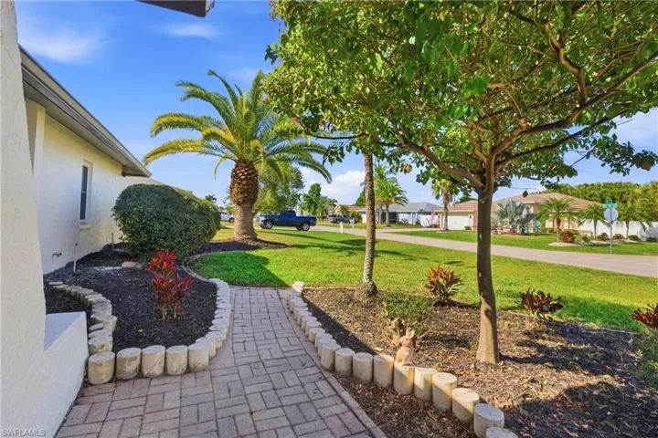 View of grassy yard with a residential view