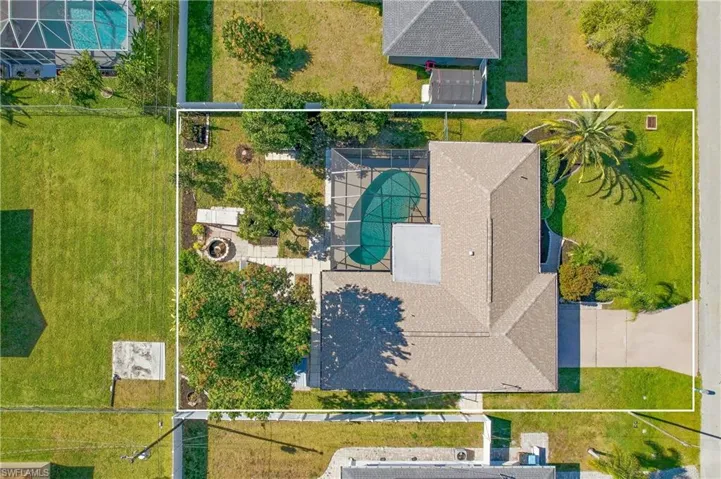 Aerial view of property's location featuring property boundaries highlighted and a pool