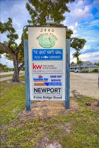 Pelican Place Sign