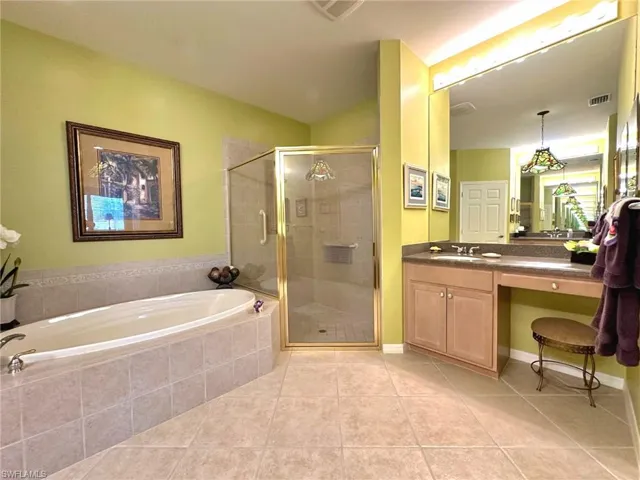 Large vanity in Owner's Bath