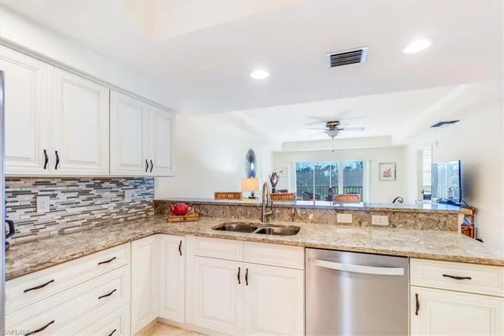 Spacious, light & Bright