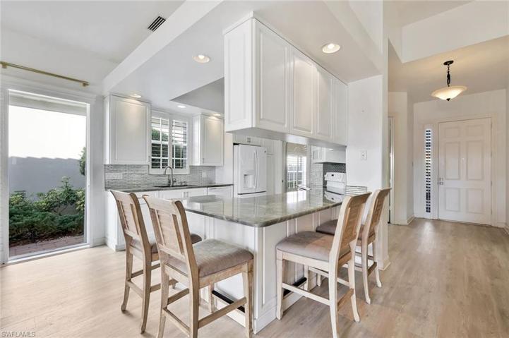 Eat-In Kitchen/Dining area