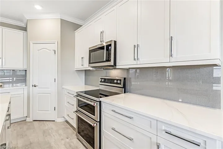 Custom seamless backsplash