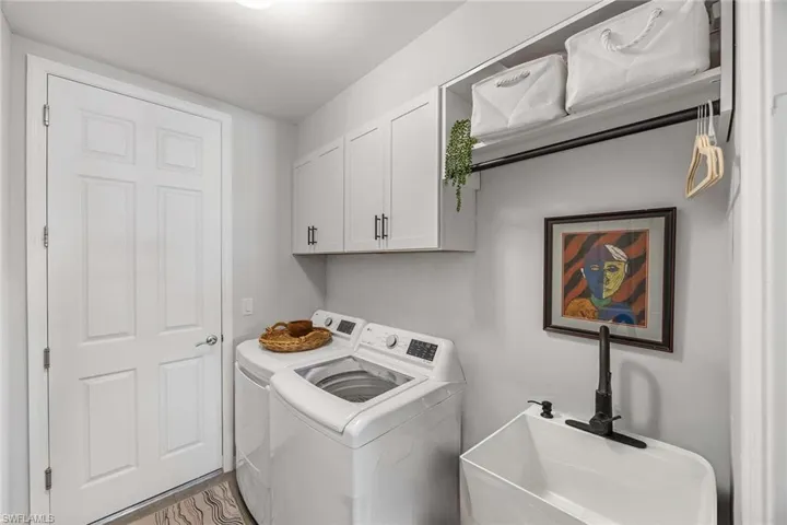 14610  Edgewater  CIR, Naples, FL 34114