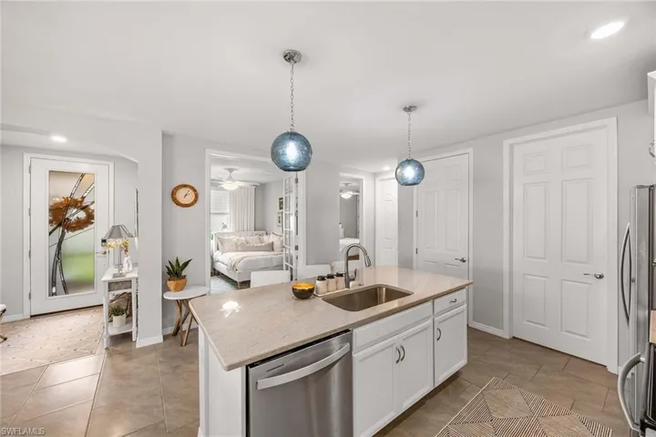 14610  Edgewater  CIR, Naples, FL 34114