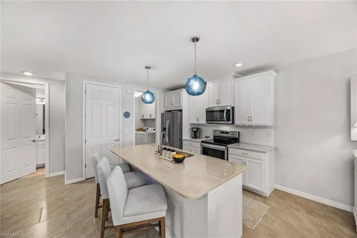 14610  Edgewater  CIR, Naples, FL 34114