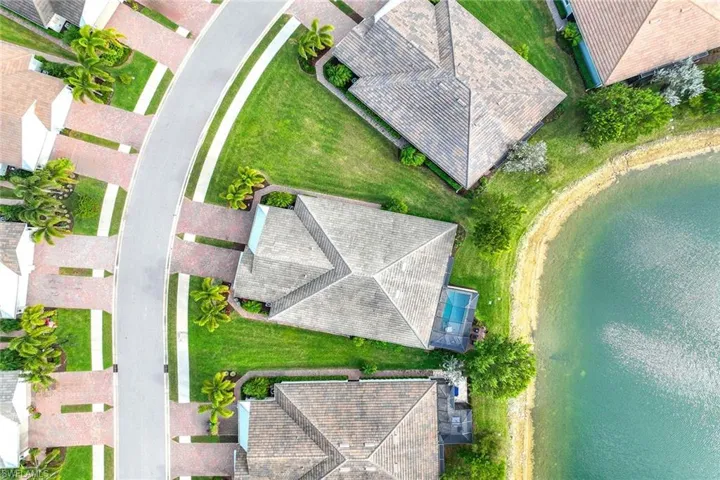 14610  Edgewater  CIR, Naples, FL 34114