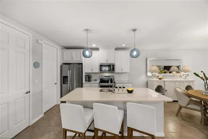 14610  Edgewater  CIR, Naples, FL 34114