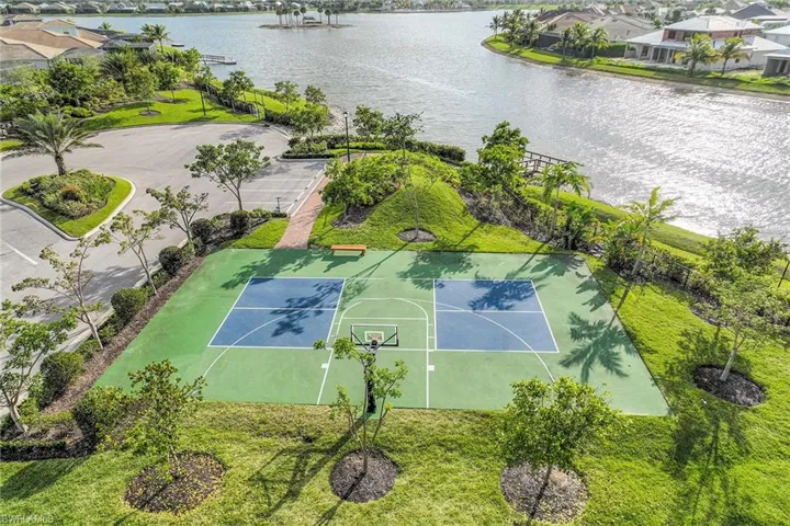 14610  Edgewater  CIR, Naples, FL 34114