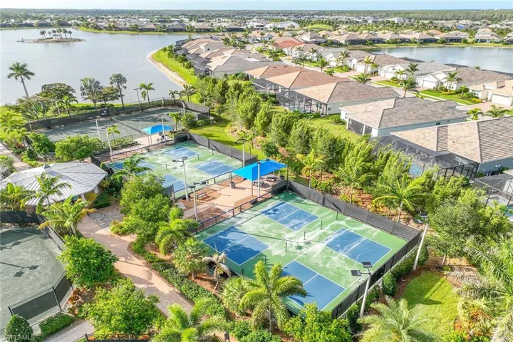 14610  Edgewater  CIR, Naples, FL 34114