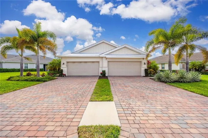 14610  Edgewater  CIR, Naples, FL 34114