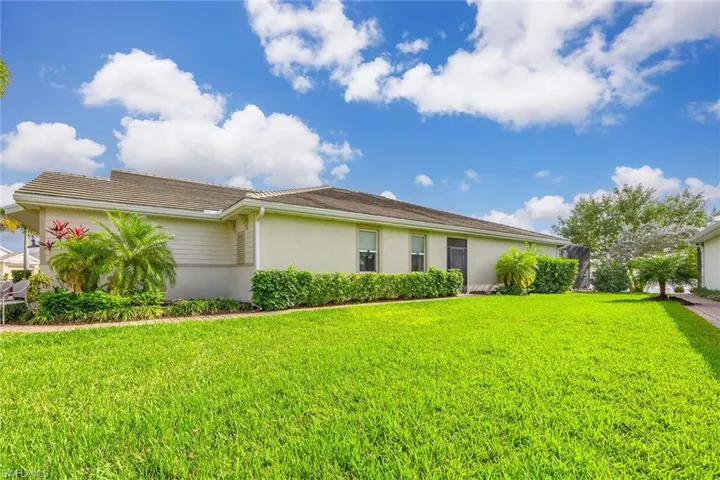 14610  Edgewater  CIR, Naples, FL 34114