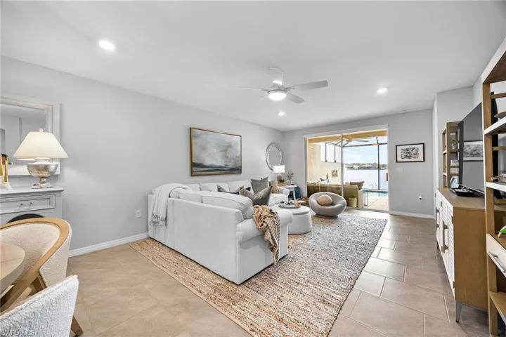 14610  Edgewater  CIR, Naples, FL 34114