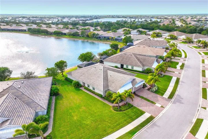 14610  Edgewater  CIR, Naples, FL 34114