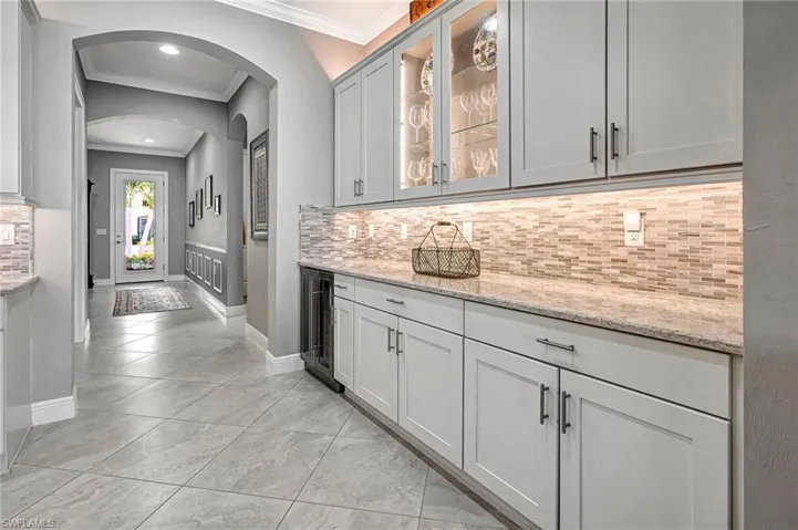 Kitchen, Bubble Glass Cabinet, Under Cabinet Lighting