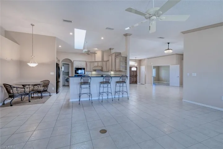Breakfast Bar and Nook