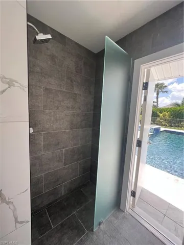 Suite 2 bathroom accesses pool