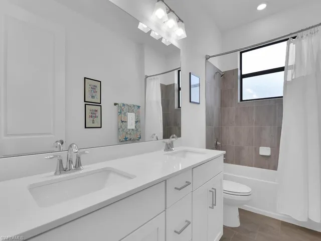 Guest Bath - Second Floor