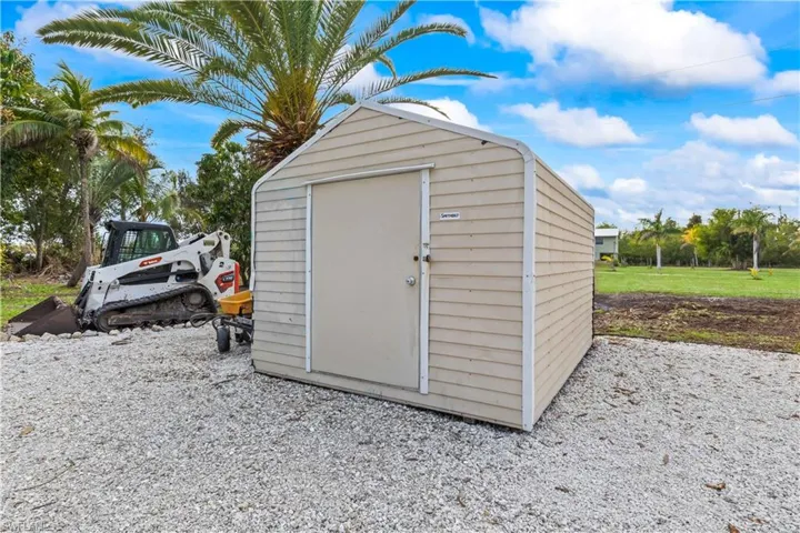 Separate outbuilding perfect for a workshop, storage, or hobby space—endless possibilities!