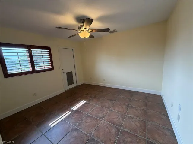 2ND BEDROOM/ INLAW SUITE WITH ITS OWN ENTERANCE