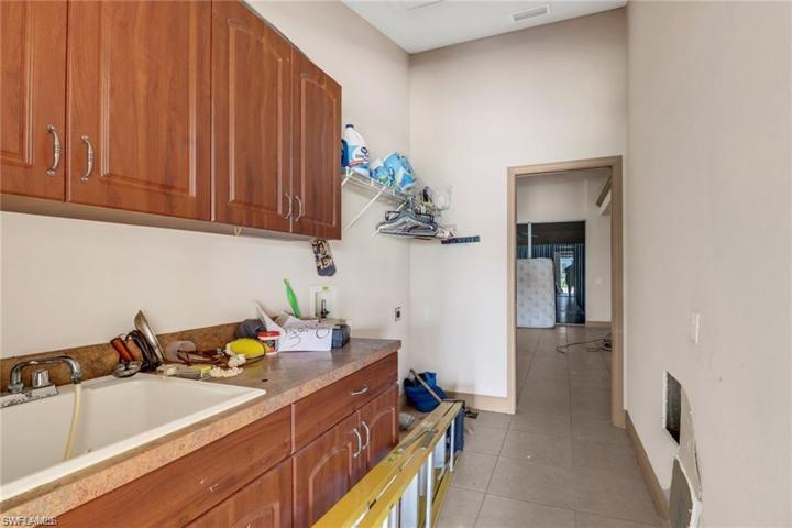 624 NE 2nd PL, CAPE CORAL FL 33909