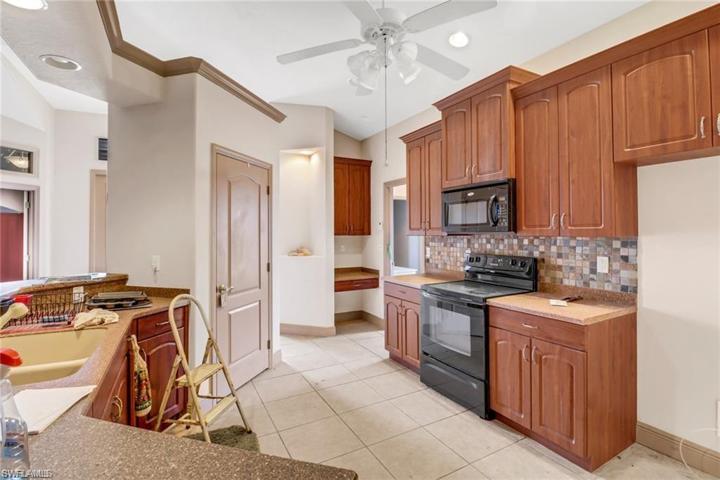 624 NE 2nd PL, CAPE CORAL FL 33909