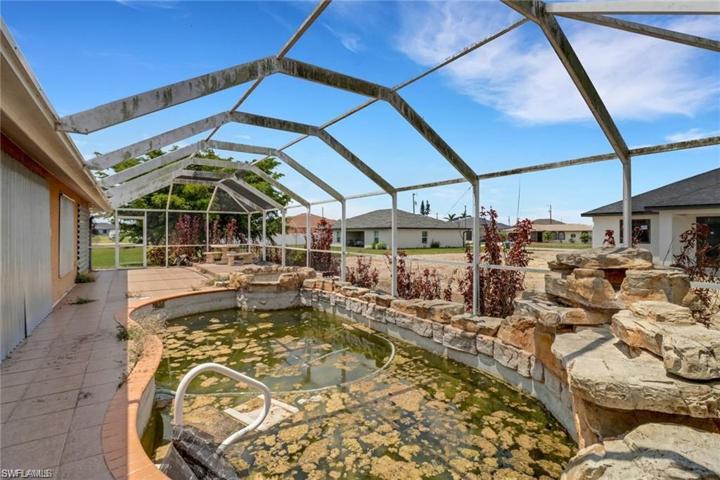 624 NE 2nd PL, CAPE CORAL FL 33909