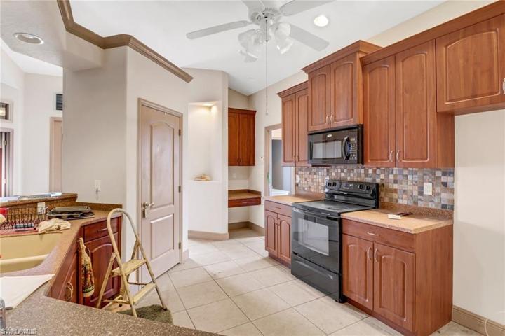 624 NE 2nd PL, CAPE CORAL FL 33909