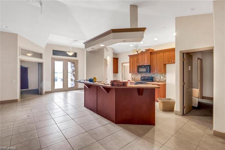 624 NE 2nd PL, CAPE CORAL FL 33909
