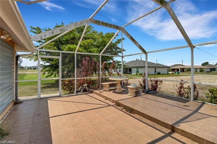 624 NE 2nd PL, CAPE CORAL FL 33909