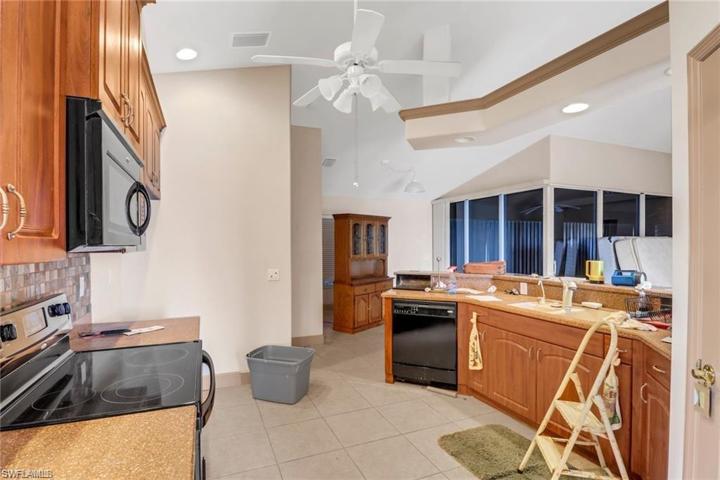 624 NE 2nd PL, CAPE CORAL FL 33909