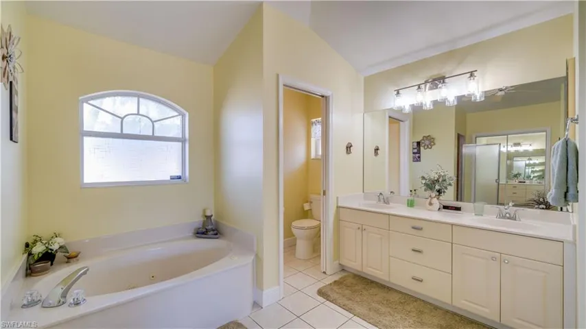 Primary bath with dual sinks and separate lavatory area