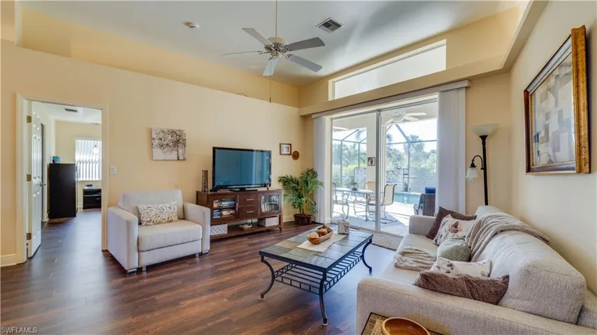 Living area with volume ceilings