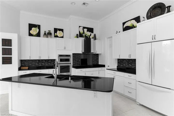 405 Driftwood Ct, Marco Island, Florida 34145