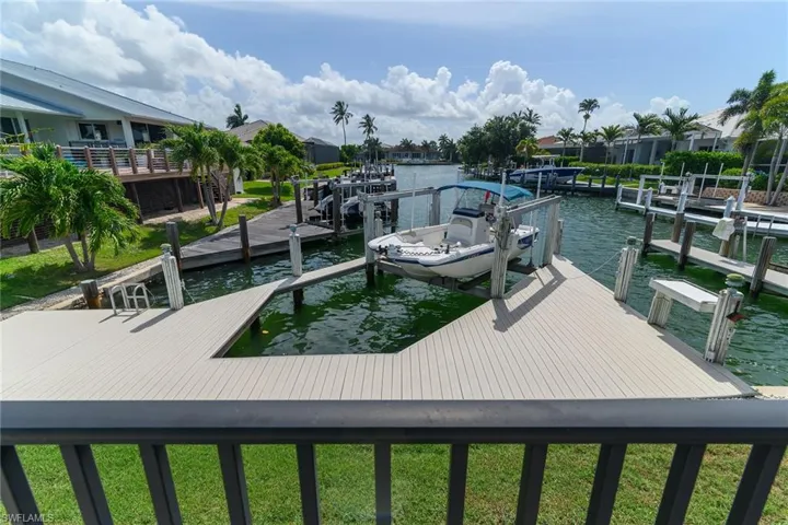 Dock & Lift