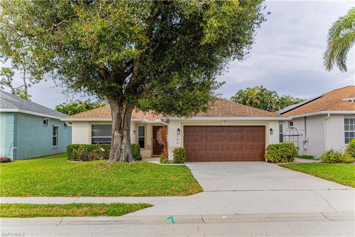 Welcome to this adorable 3/2 in Maplewood!