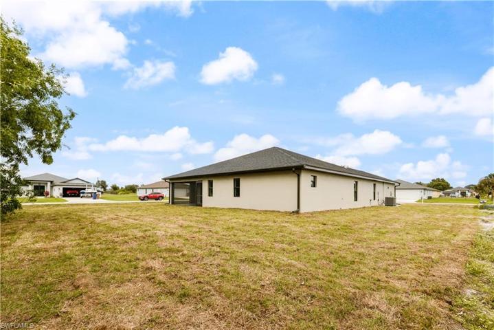 Amazing Large Side Yard And Back Yard That Borders A Preserve Area!