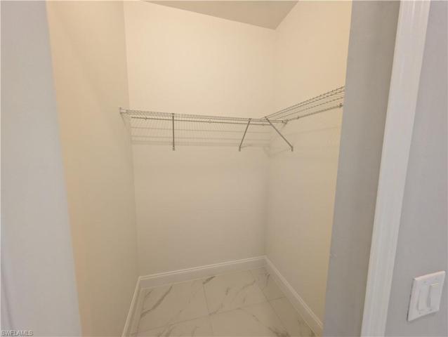 Walk-in Closet (her)