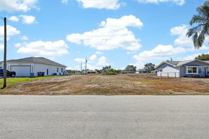 View of yard featuring a residential view