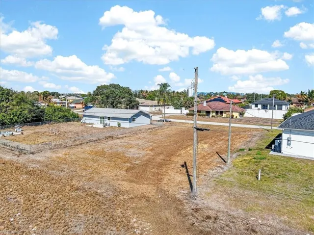 View of yard featuring a residential view
