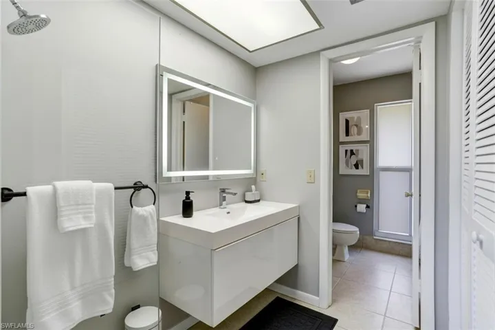 355-Palm-Dr-732-Naples-FL-virtual staged bathroom
