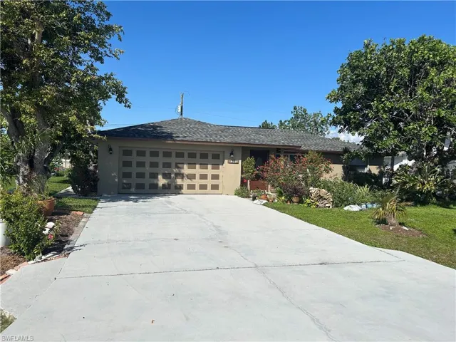 View of front of house featuring a 470sq.ft  over sized  garage